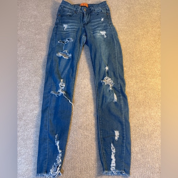 Wax Jean “Butt, I Love You” Distressed Skinny Jeans
Size: Juniors 1 1117 - Picture 1 of 6